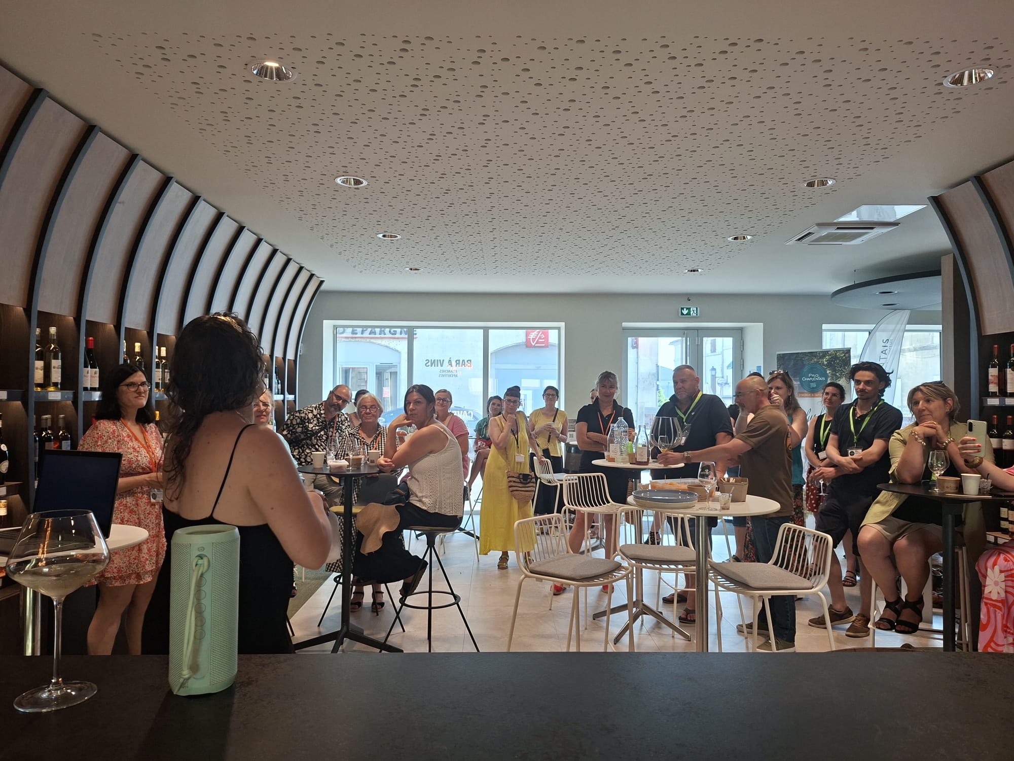 Rdv Apéro Boat ( déporté à la Maison des Vins cause canicule ) WINE WOMAN SHOW  ı  Le JEUDI 25 Juin à 18H30 à Cognac pour début de spectacle à 19H !
